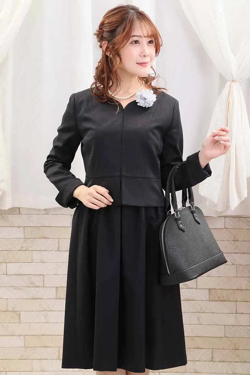 ネイビーのハートネックフレアセレモニースーツセット