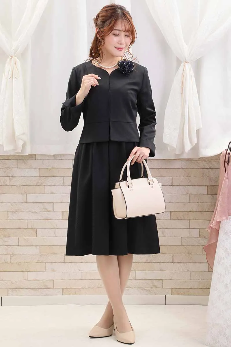 ネイビーのハートネックフレアセレモニースーツセット