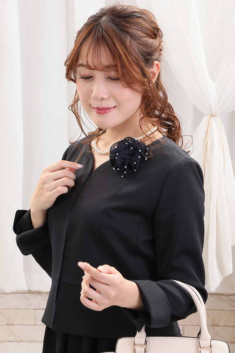 ネイビーのハートネックフレアセレモニースーツセット