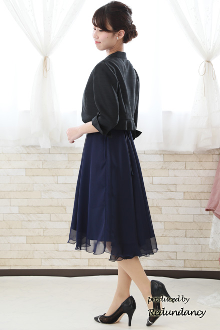 ネイビーのスクエアネックシフォンドレス