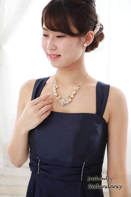 ネイビーのスクエアネックシフォンドレス