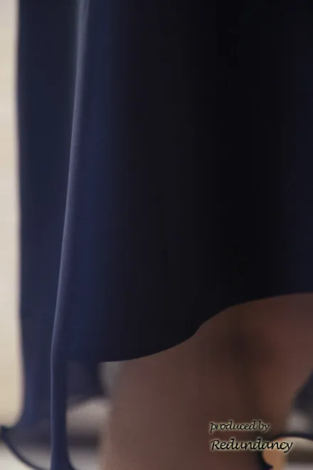 ネイビーのスクエアネックシフォンドレス