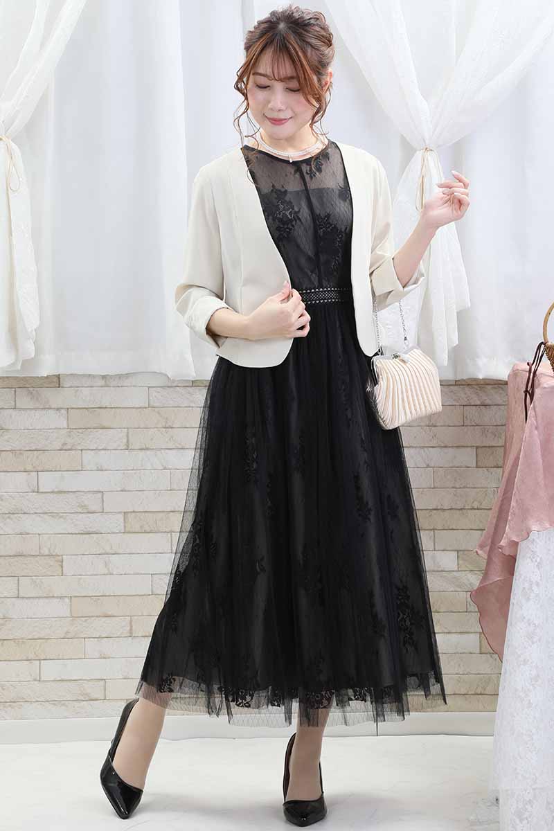 ベージュのV開きノーカラーボレロ