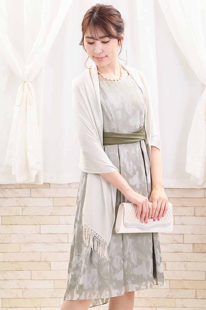 ベージュのストーン付プリーツバッグ