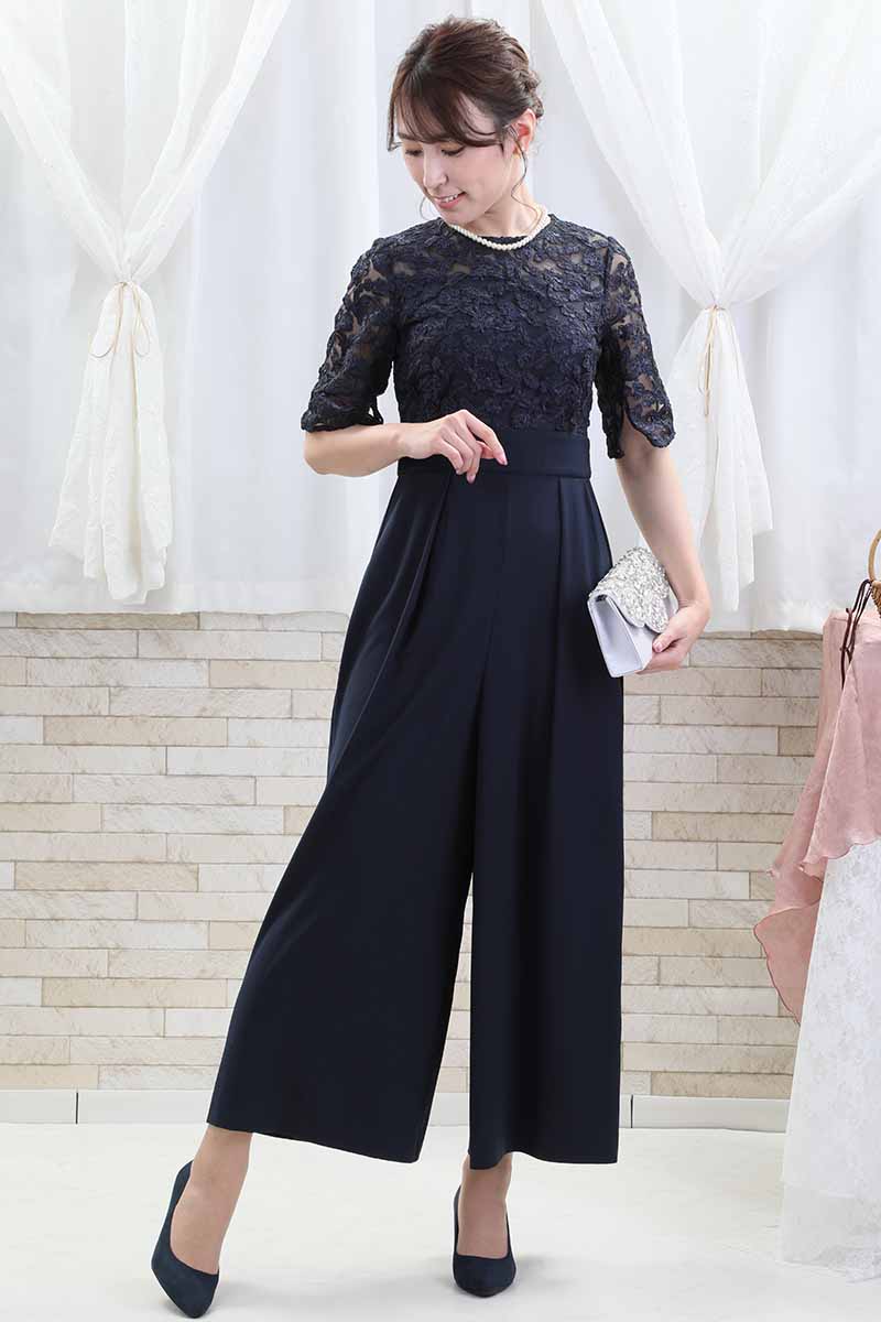 シルバーのビジューバッグ