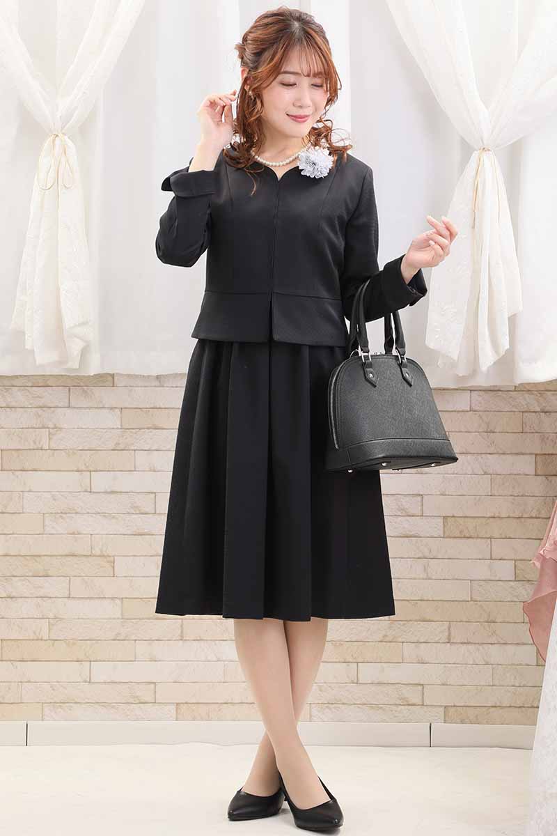 ネイビーのハートネックフレアセレモニースーツセット