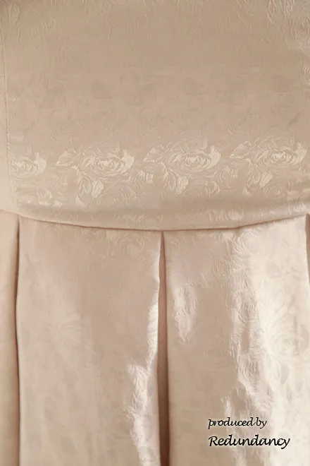 ベージュのフィットアンドフレアドレスコーディネートセット