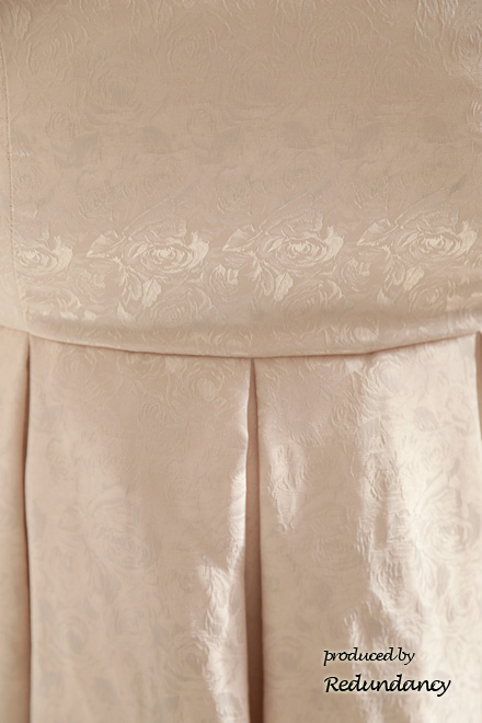 ベージュのフィットアンドフレアドレスコーディネートセット