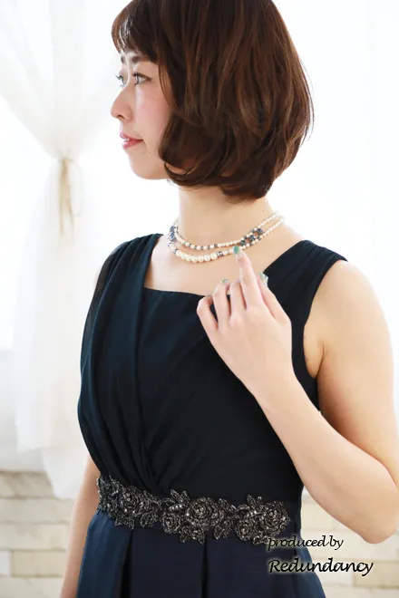 ネイビーのウエスト刺繍入りシャンタンドレスコーディネートセット