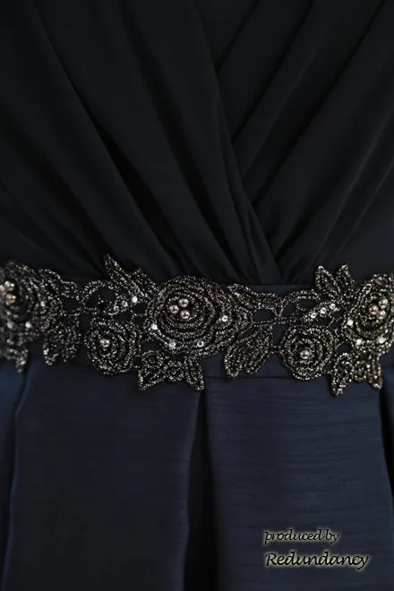 ネイビーのウエスト刺繍入りシャンタンドレスコーディネートセット