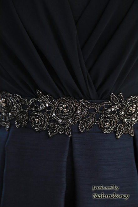 ネイビーのウエスト刺繍入りシャンタンドレスコーディネートセット