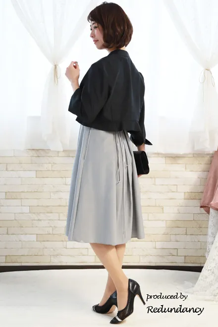 シルバーのウエスト刺繍入りシャンタンドレスコーディネートセット