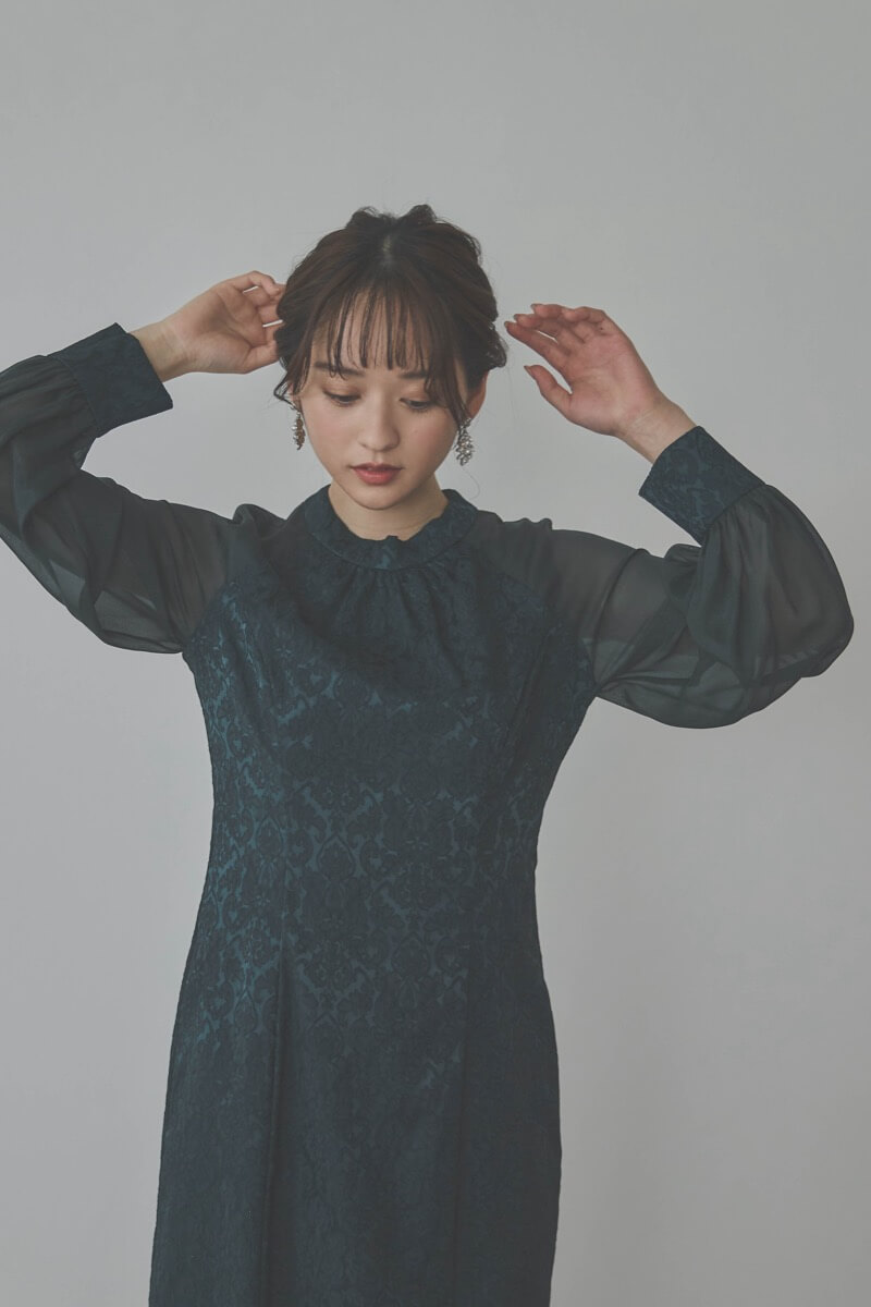 グリーンのジャガードタイトラインドレス