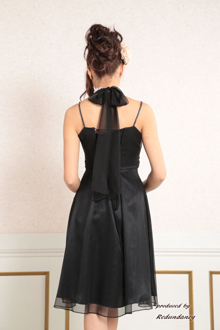 ブラックのホルターネックシフォンドレス