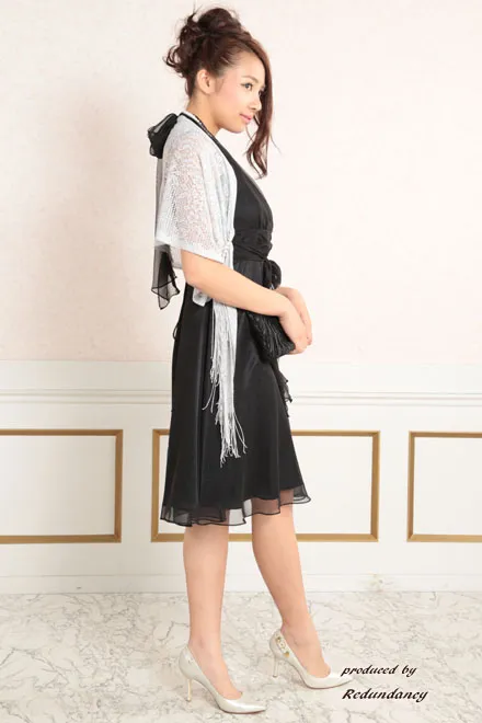 ブラックのホルターネックシフォンドレス