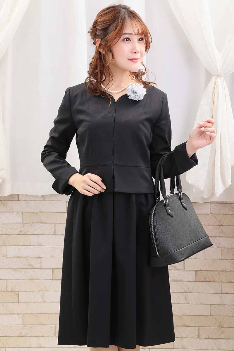 ネイビーのハートネックフレアセレモニースーツセット