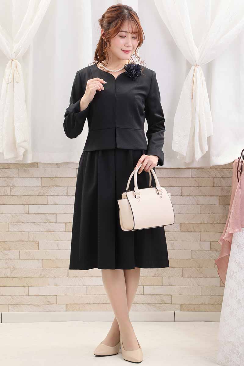 ネイビーのハートネックフレアセレモニースーツセット