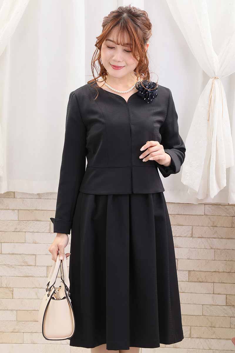 ネイビーのハートネックフレアセレモニースーツセット