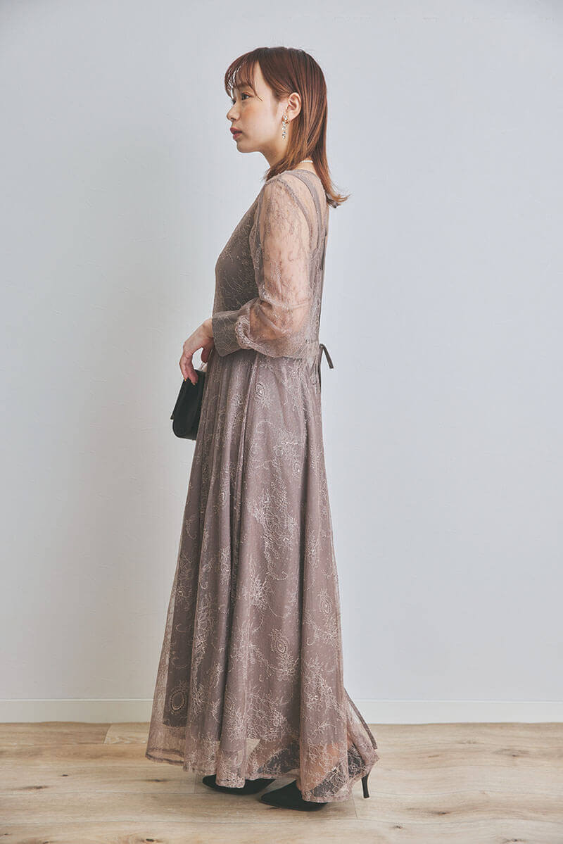 ブラウンのロングレースガウンドレス