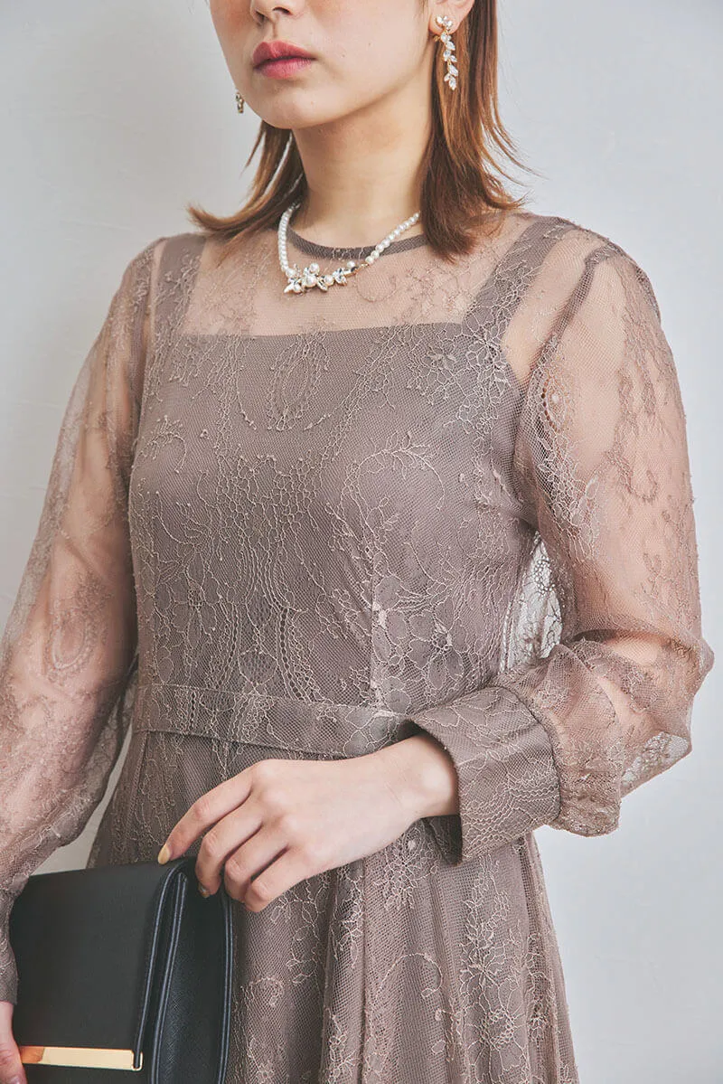 ブラウンのロングレースガウンドレス