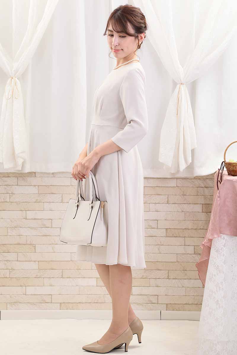 ライトベージュの七分袖タックギャザーセレモニースーツセット