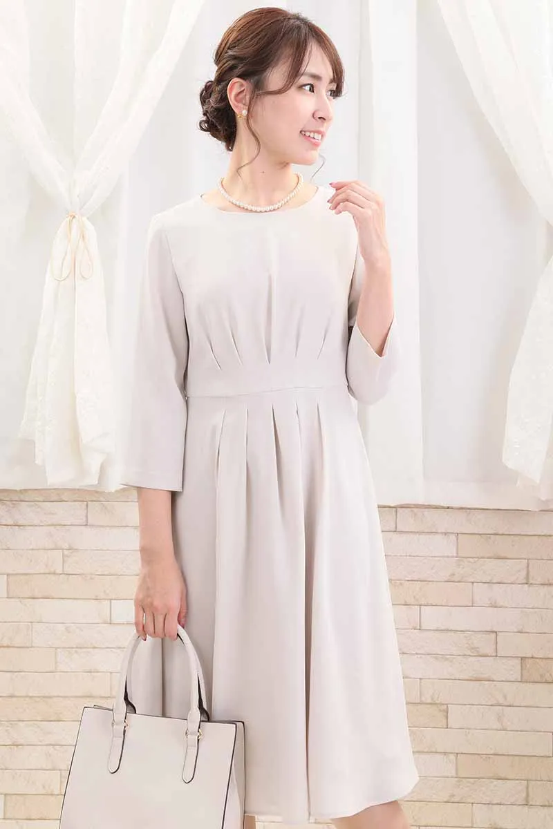 ライトベージュの七分袖タックギャザーセレモニースーツセット