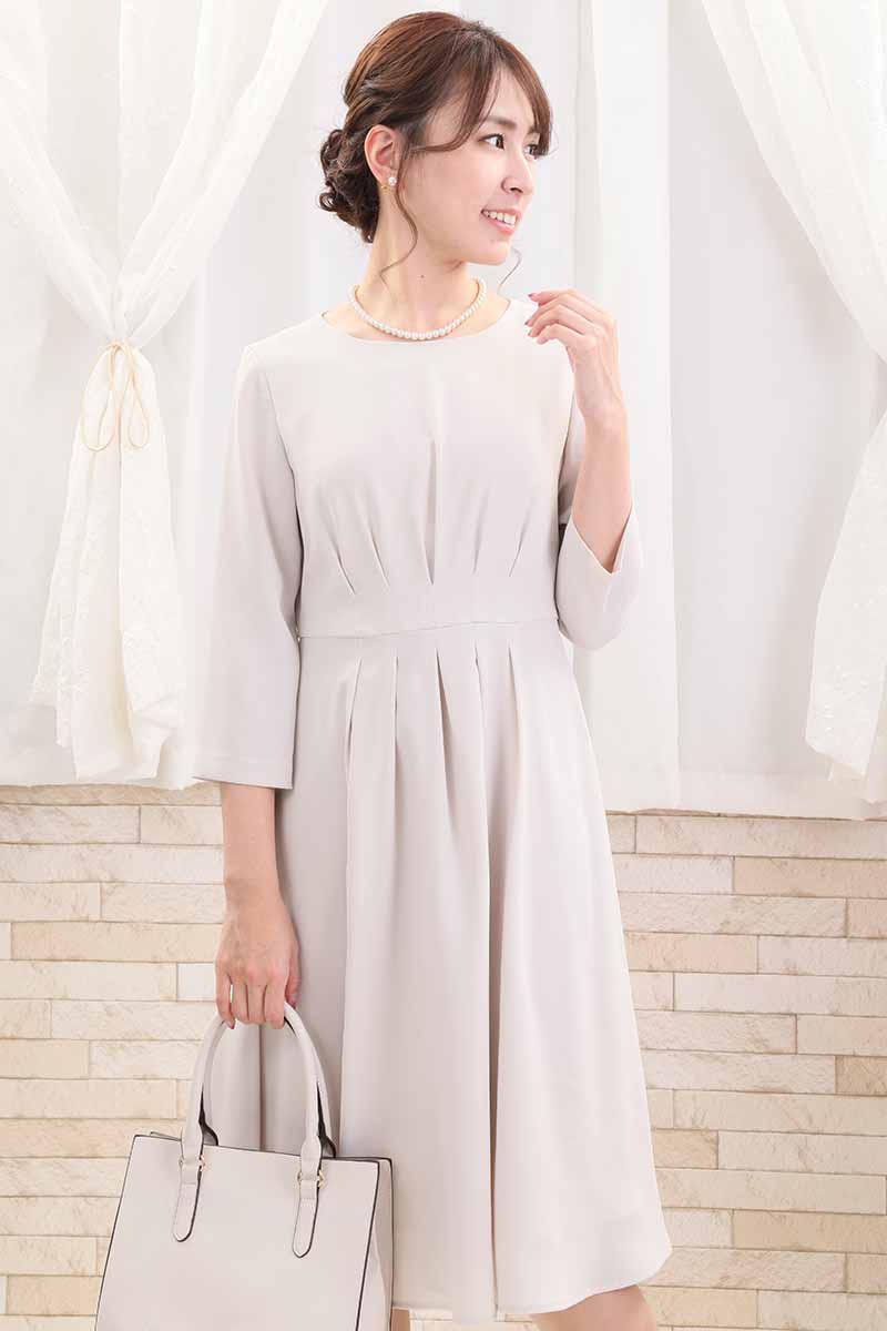 ライトベージュの七分袖タックギャザーセレモニースーツセット