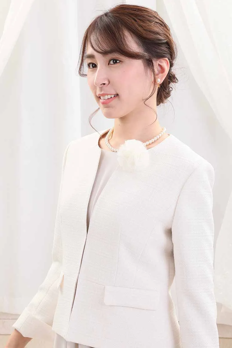 ライトベージュの七分袖タックギャザーセレモニースーツセット