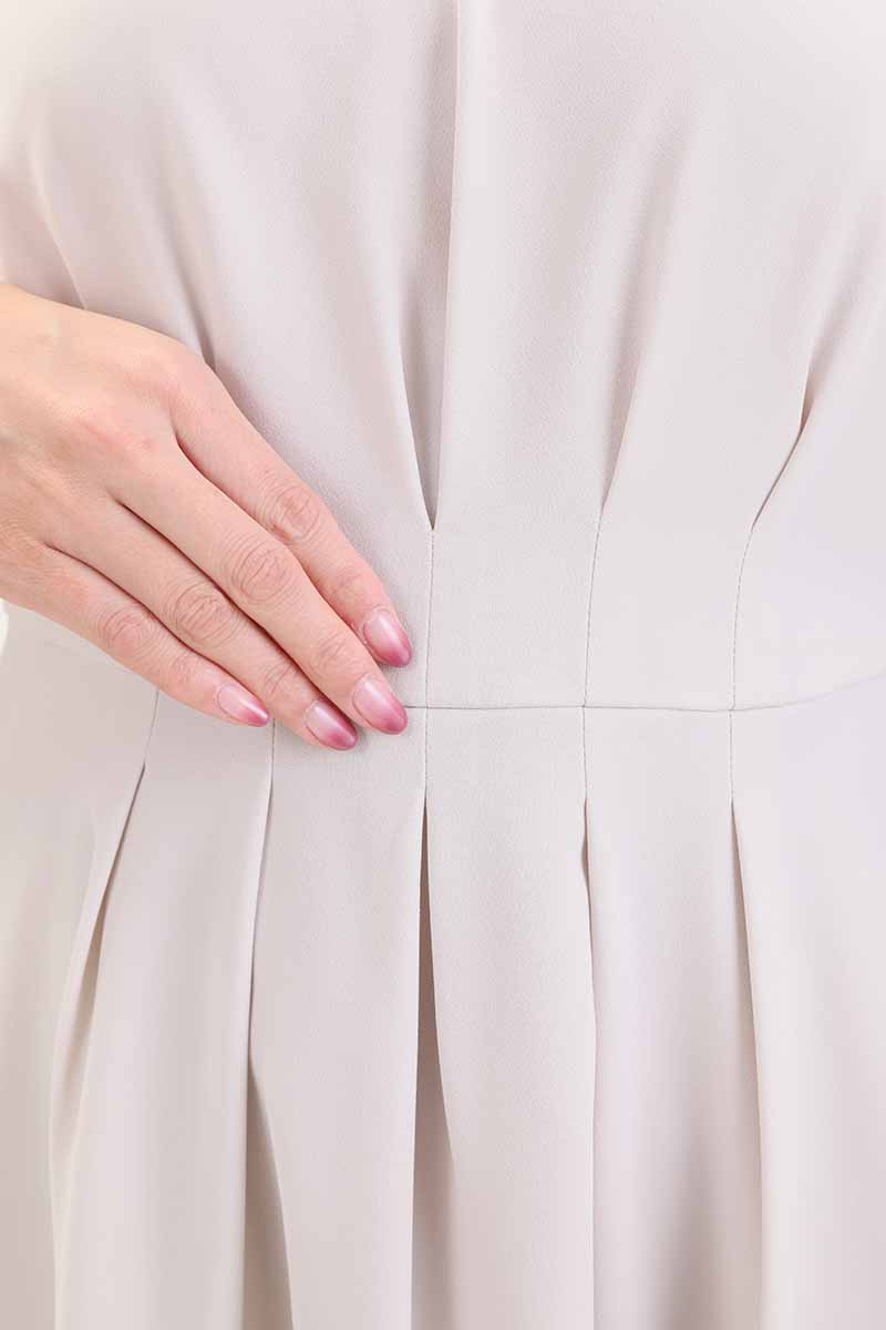 ライトベージュの七分袖タックギャザーセレモニースーツセット