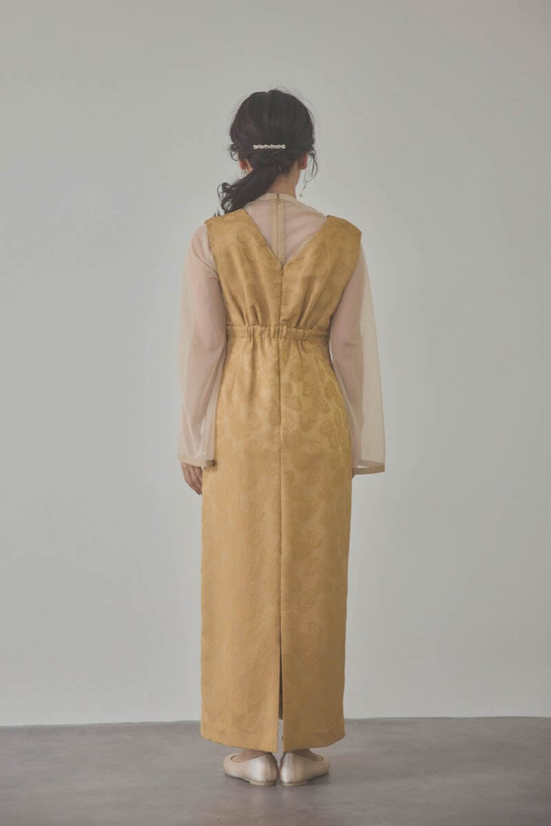 イエローのチュールインナー付きVネックドレス