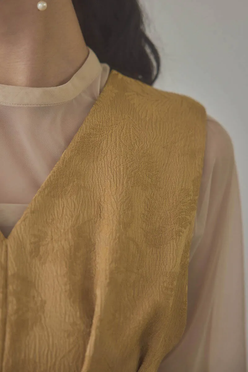 イエローのチュールインナー付きVネックドレス