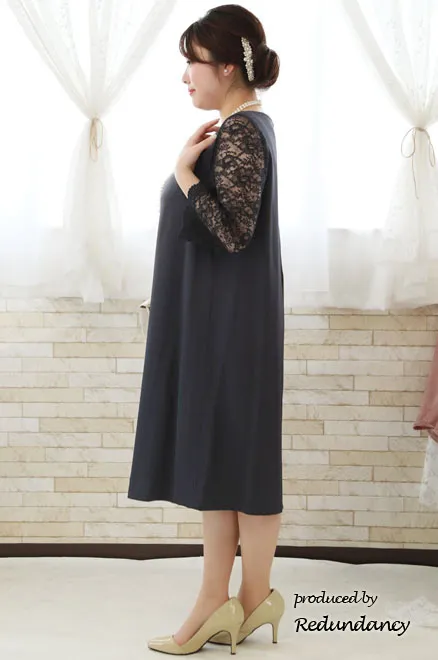 ネイビーのケープスリーブドレス