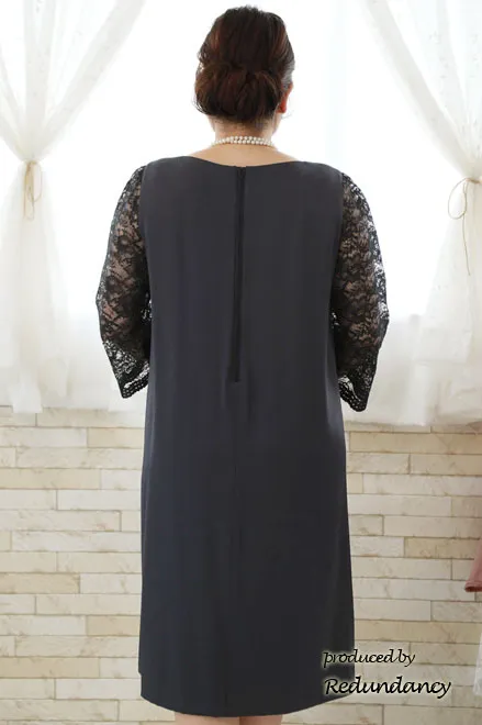 ネイビーのケープスリーブドレス