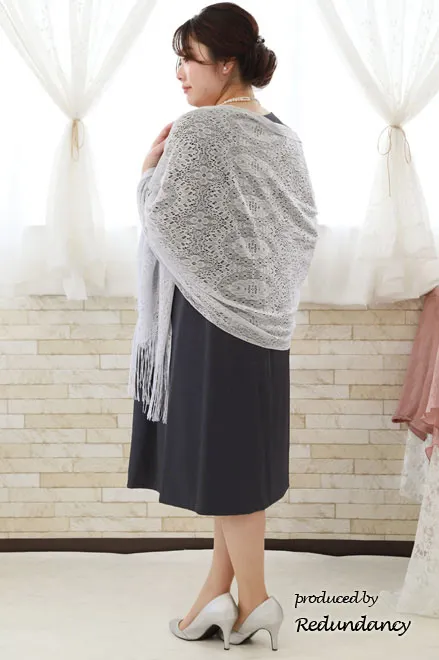 ネイビーのケープスリーブドレス