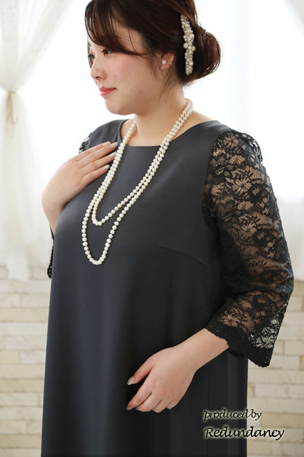 ネイビーのケープスリーブドレス