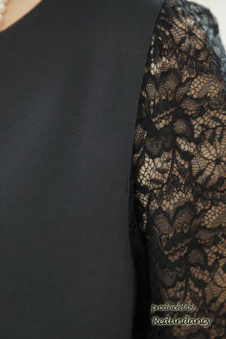 ネイビーのケープスリーブドレス