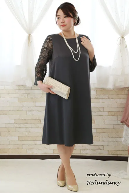 ネイビーのケープスリーブドレス