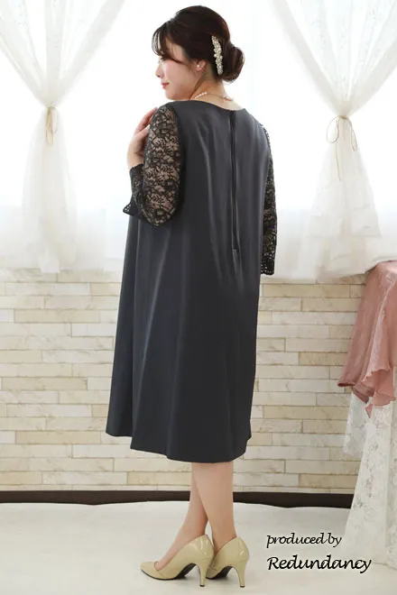 ネイビーのケープスリーブドレス