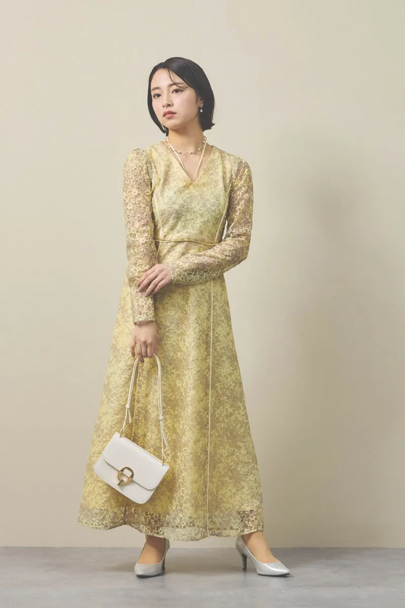 アイボリーのメタルバックルショルダーバッグ