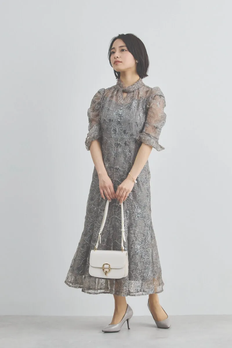 アイボリーのメタルバックルショルダーバッグ