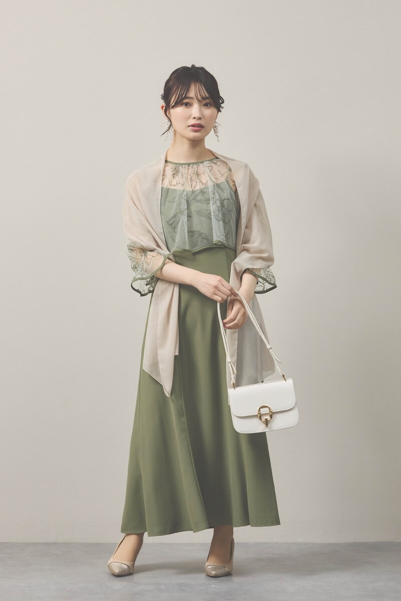 アイボリーのメタルバックルショルダーバッグ