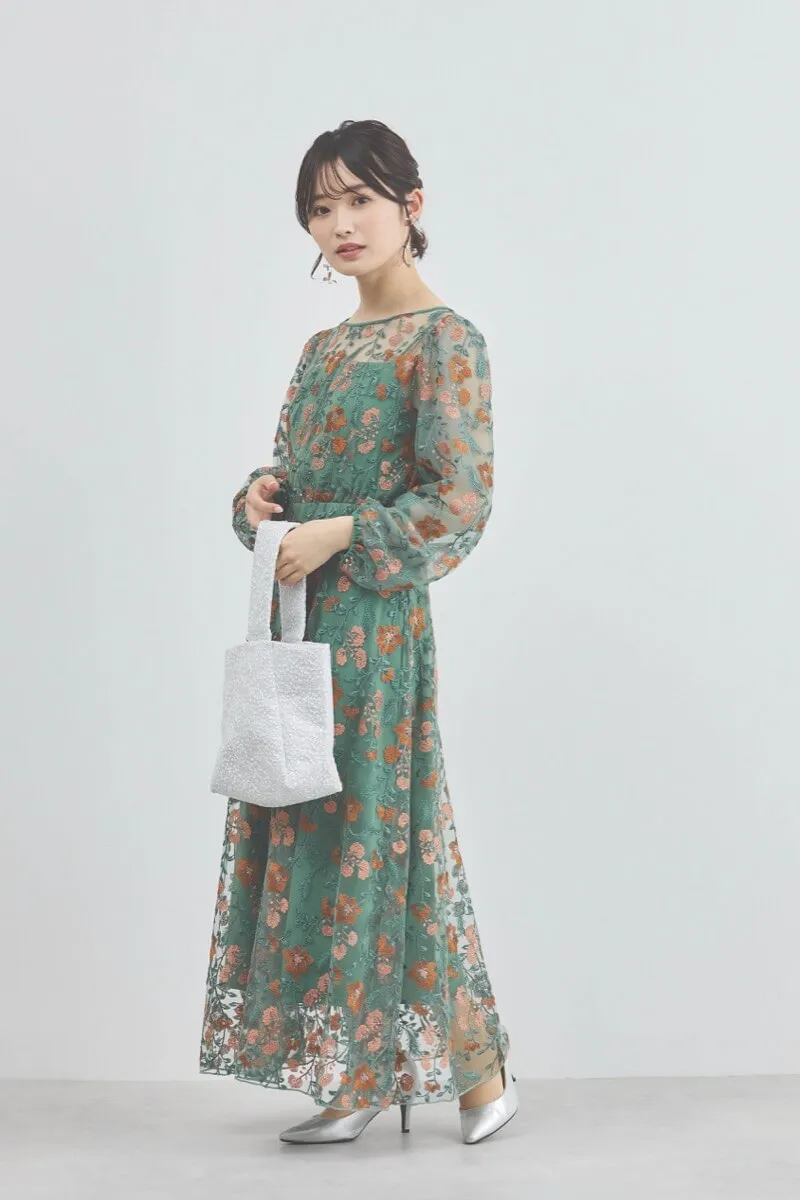 ホワイトの刺繍スパンコールのワンハンドルバッグ