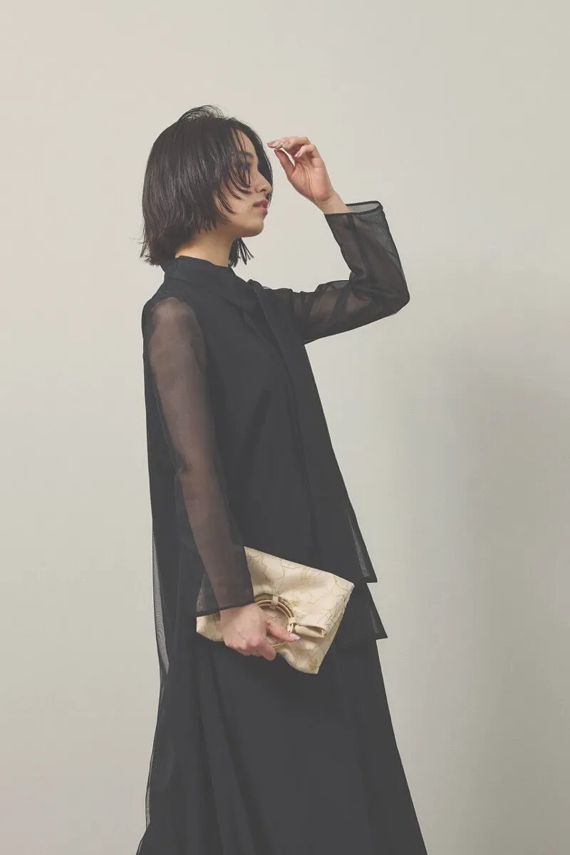 ベージュのフラワークロッキーバッグ