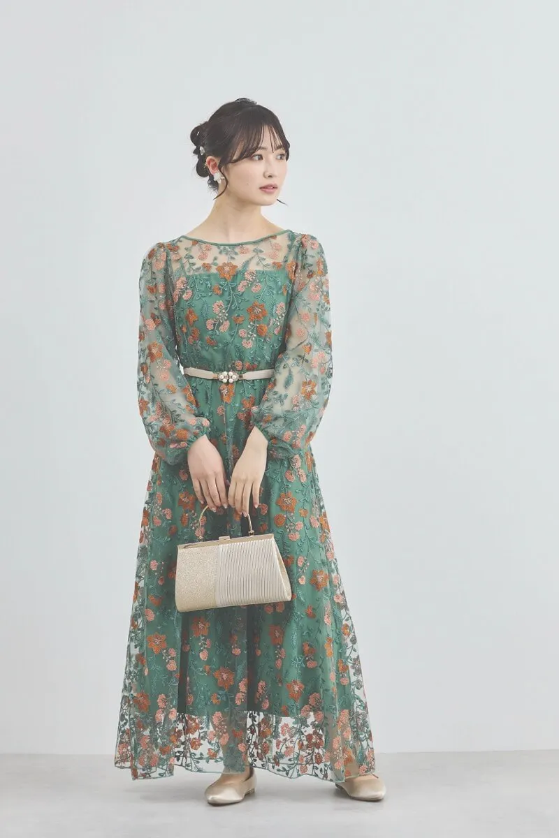 ベージュのパールとビジューのゴムベルト