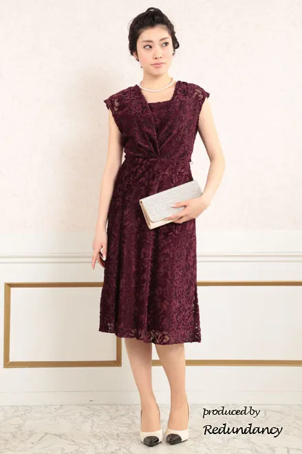 ボルドーのビロード風ミモレ丈ドレス