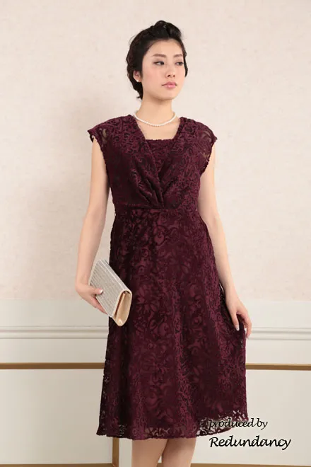 ボルドーのビロード風ミモレ丈ドレス