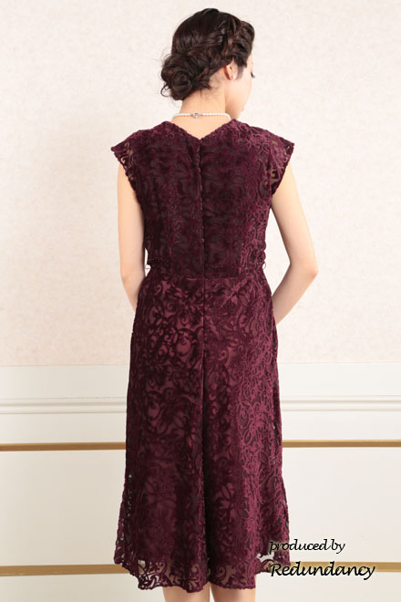 ボルドーのビロード風ミモレ丈ドレス