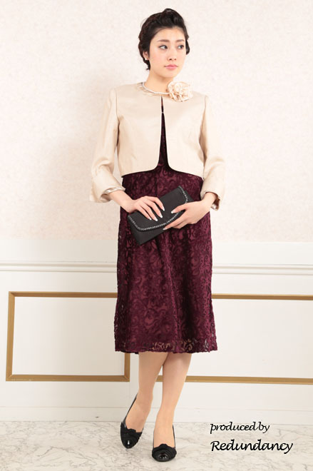 ボルドーのビロード風ミモレ丈ドレス