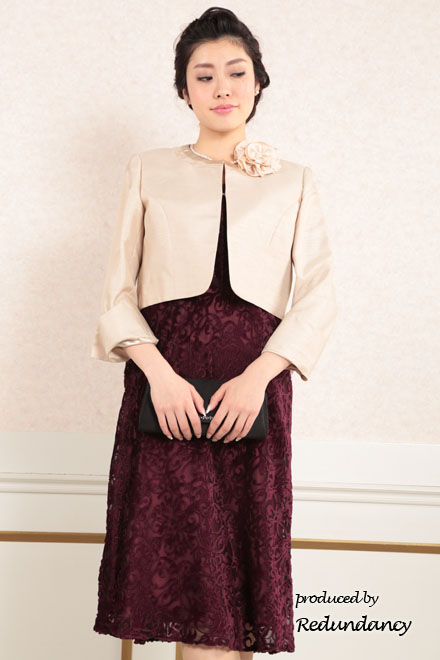 ボルドーのビロード風ミモレ丈ドレス