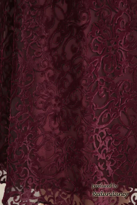 ボルドーのビロード風ミモレ丈ドレス